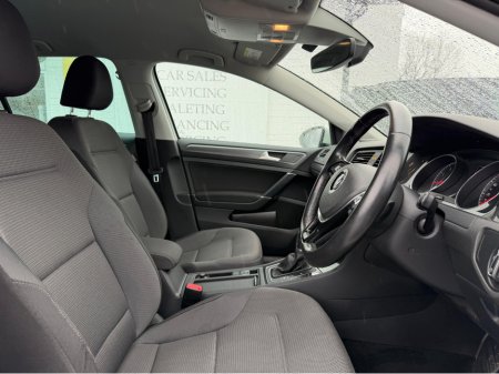 2017 Volkswagen Golf (172) 1.2 TSI COMFORTLINE AUTO €19,950 thumbnail