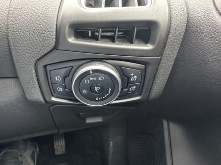 2018 Ford Focus - thumbnail 16