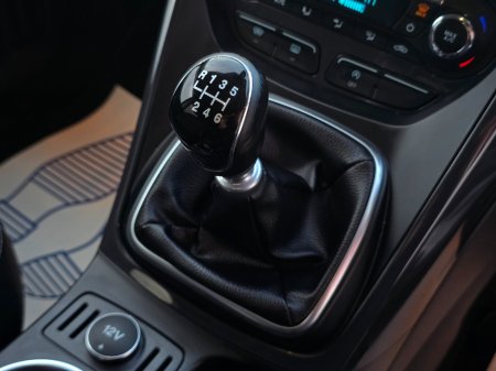 2015 Ford Kuga 2.0TDCI 150PS Titanium €8,995 thumbnail