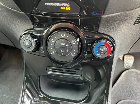 2017 Ford Fiesta - thumbnail 17