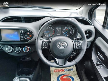 2017 Toyota Yaris - thumbnail 6