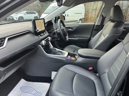 2025 Toyota Rav4 - thumbnail 6