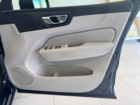 2024 Volvo XC60 T6 Recharge PHEV 350hp AT8 Plus Dark €58,500 thumbnail