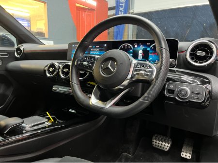 2020 Mercedes-Benz A Class 2020 MERCEDES-BENZ A200D AMG LINE 2.0 AUTOMATIC / CRUISE CONTROL / REVERSE CAMERA / ELECTRIC MEMORY & HEATED SEATS / PADDLE SHIFTERS thumbnail