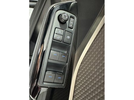 2022 Toyota C-HR Self Charging Hybrid Sol Automatic €25,800 thumbnail