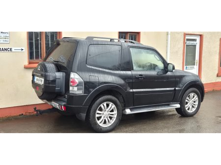 2014 Mitsubishi Pajero - thumbnail 3