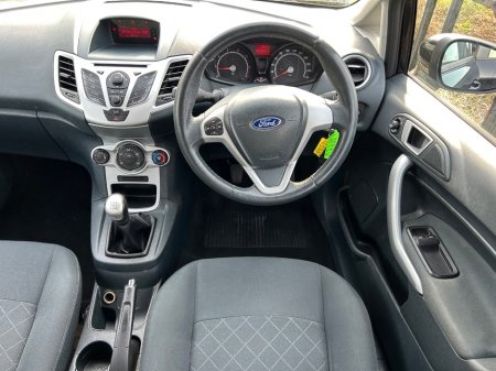 2012 Ford Fiesta - thumbnail 5