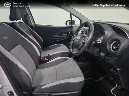 2020 Toyota Yaris - thumbnail 12