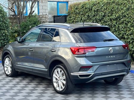 2020 Volkswagen T-Roc SPORT 2.0 TDI // APPLE CARPLAY/ANDROID AUTO // DUAL ZONE CLIMATE CONTROL // 18" ALLOYS €24,900 thumbnail