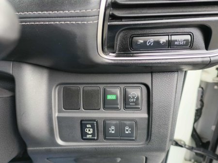 2017 Nissan Serena - thumbnail 13