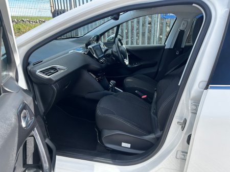 2018 Peugeot 208 - thumbnail 10