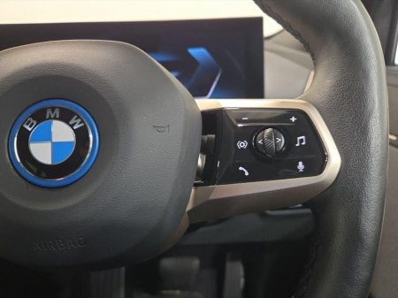 2023 BMW iX xDrive40 M Sport Edition €52,950 thumbnail