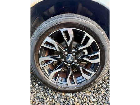 2017 Mitsubishi Outlander - thumbnail 22