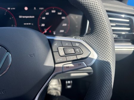 2025 Volkswagen Touareg 3.0 TSI PHEV 462HP R €115,975 thumbnail