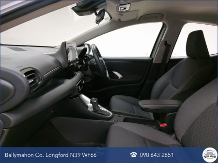 2024 Toyota Yaris Yaris Hybrid Luna €23,950 thumbnail