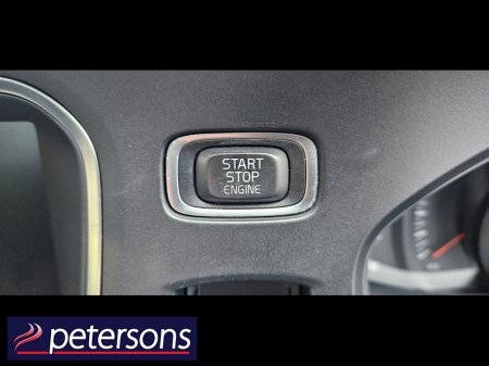 2017 Volvo V40 2.0 D2 MOMENTUM NAV + 120BHP 5DR €12,950 thumbnail