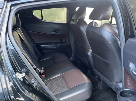 2019 Toyota C-HR SOL HYBRID AUTOMATIC 1.8 PETROL //HALF LEATHER HEATED SEATS//ADAPTIVE CRUISE CONTROL//REVERSE CAMERA//KEYLESS ENTRY// €19,950 thumbnail