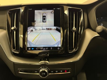 2025 Volvo XC60 T6 AWD PHEV Plus Dark €66,000 thumbnail