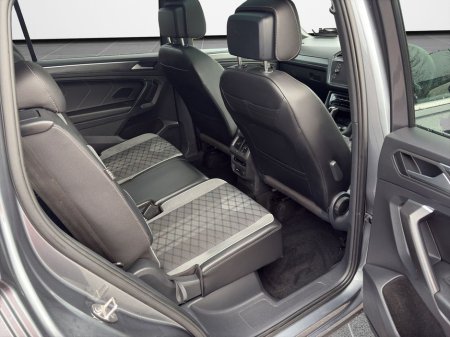 2022 Volkswagen Tiguan Allspace 2.0D AUTO R-LINE "Pan roof above you, DSG doing the work for you — driving doesn’t get easier than this" €44,888 thumbnail