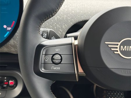 2025 MINI Hatch Cooper SE €32,950 thumbnail