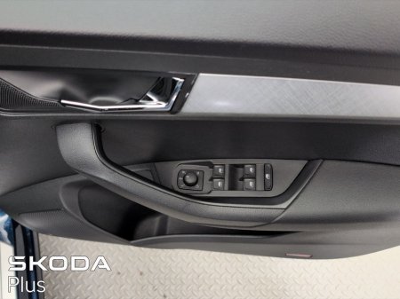 2023 Skoda Karoq AMBITION 2.0TDI 115HP €30,950 thumbnail