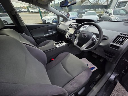 2013 Toyota Prius Alpha - thumbnail 8