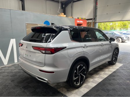 2024 Mitsubishi Outlander - photo 2