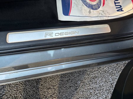 2018 Volvo XC90 D4 (190hp) FWD R-Design Geartronic €39,950 thumbnail