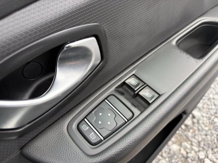 2019 Renault Clio - thumbnail 21