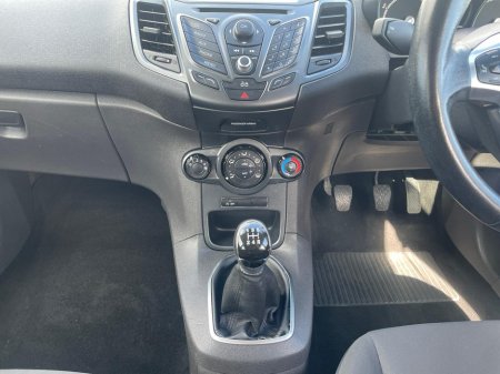 2015 Ford Fiesta - thumbnail 11