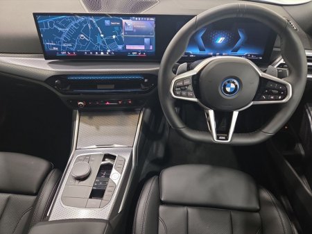 2025 BMW 3 Series - thumbnail 5