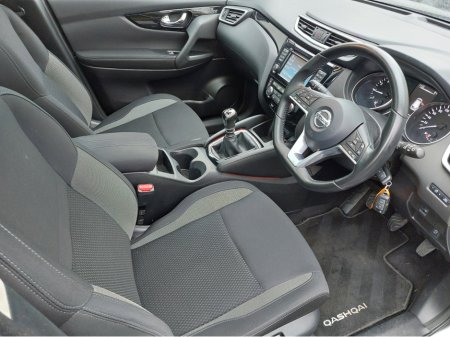 2019 Nissan Qashqai 1.2 SV 18 5DR PANORAMIC ROOF IDEAL FAMILY SUV €16,995 thumbnail