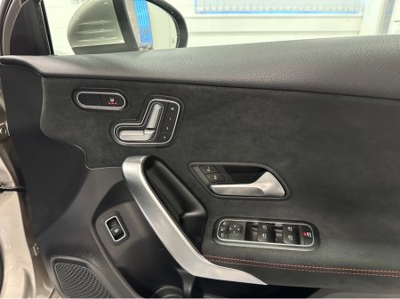 2021 Mercedes-Benz A Class (211) A200D AMG AUTO €31,950 thumbnail