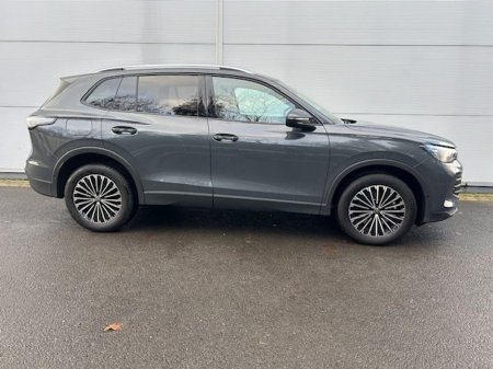 2025 Volkswagen Tiguan - view 2