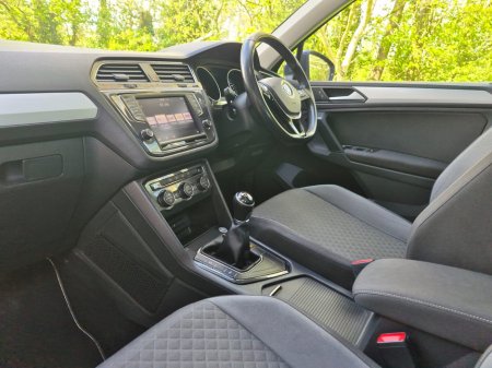 2017 Volkswagen Tiguan - thumbnail 21