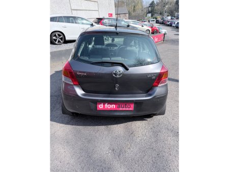 2009 Toyota Yaris - thumbnail 11