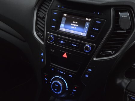 2017 Hyundai Santa Fe 2WD EXECUTIVE AUTOMATIC 5DR AU €16,950 thumbnail