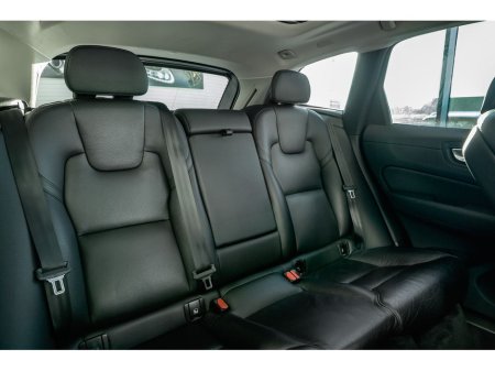 2022 Volvo XC60 T6 CORE BRIGHT SUNROOF 350BHP AWD €42,899 thumbnail