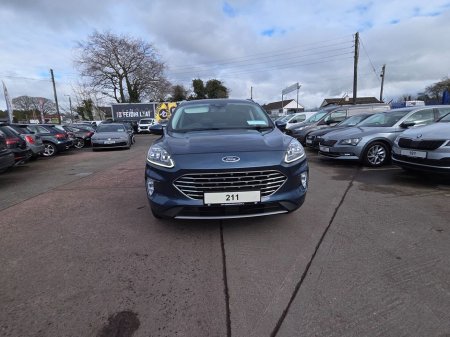 2021 Ford Kuga - view 4