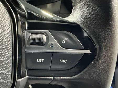 2023 Peugeot 2008 - thumbnail 17