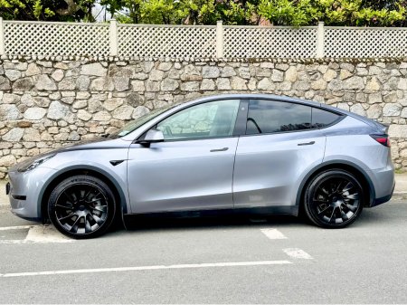 2024 Tesla Model Y - thumbnail 3