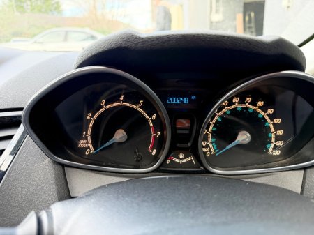 2013 Ford Fiesta - thumbnail 13