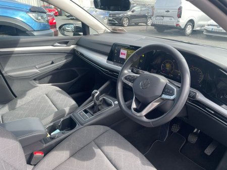 2024 Volkswagen Golf 2.0 TDI 115HP Life €27,475 thumbnail