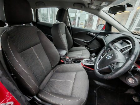 2016 Vauxhall Astra 1.6 I VVT SRI 115PS 5DR €11,800