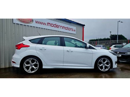 2016 Ford Focus ZETEC S 1.0 ECO 125BHP LOW MILES €9,750 thumbnail