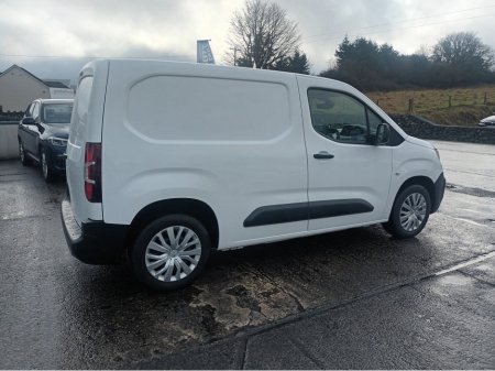 2022 Peugeot Partner PROFESSIONAL PLUS 1.5  HDI 100 6 €13,414 thumbnail