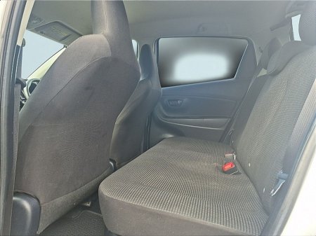 2017 Toyota Vitz - thumbnail 8