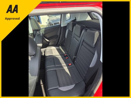 2017 Peugeot 2008 - thumbnail 17