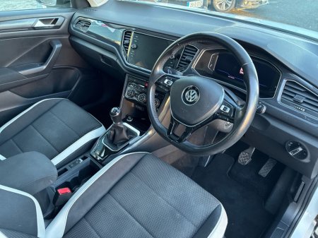 2019 Volkswagen T-Roc SPORT 1.0 TSI MANUAL 6SPEED FWD 115HP 5DR €19,950 thumbnail