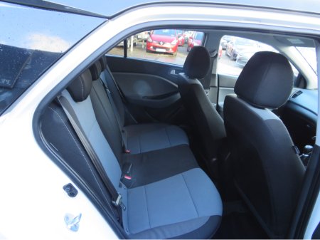 2015 Hyundai i20 - thumbnail 6